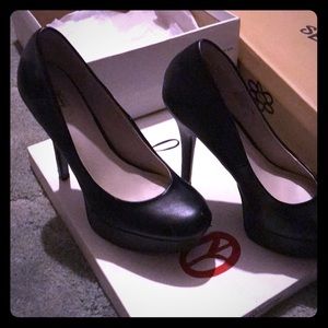 Black high heels platform shoes